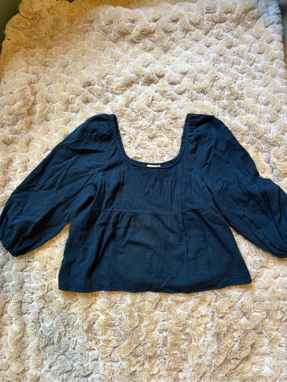 Universal Thread (Target) Navy Babydoll Top with Balloon Sleeves